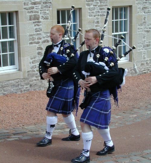 2 Wedding Pipers