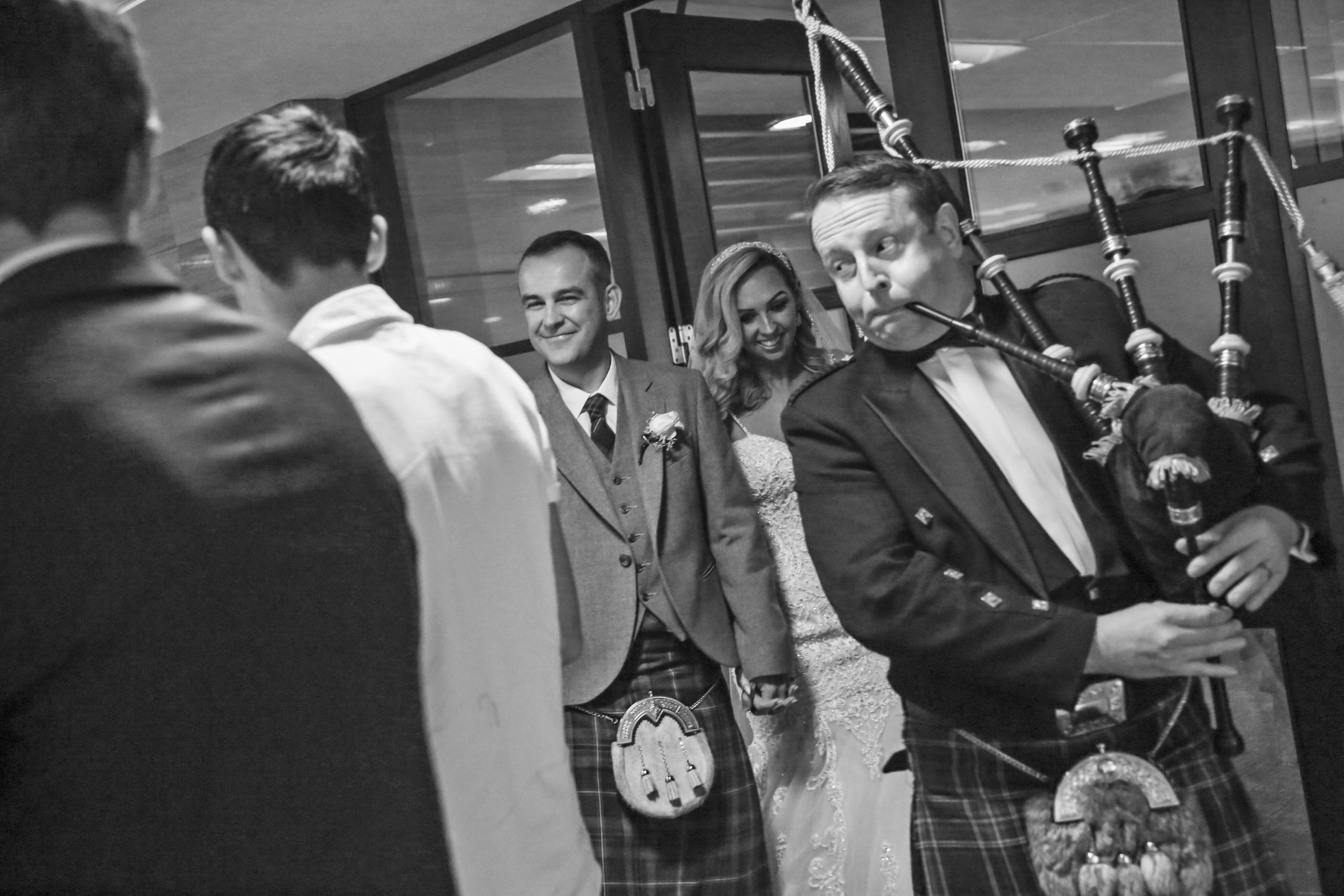 Brida and Groom into Dinner